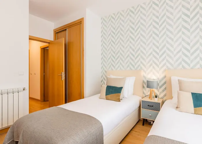 No Marques With Ac And Parking Place Порту