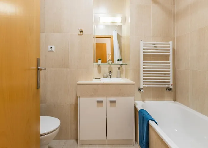 No Marques With Ac And Parking Place Порту