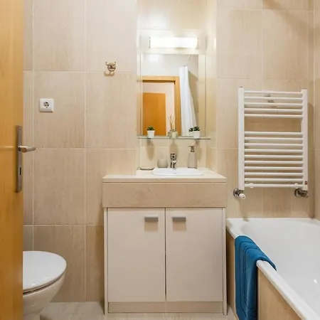 Appartement No Marques With Ac And Parking Place *