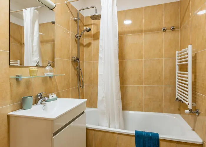 No Marques With Ac And Parking Place Porto